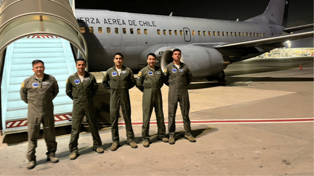 ¡Emotivo regreso a casa! Primer vuelo humanitario con los primeros 80 chilenos llegó a Grecia
