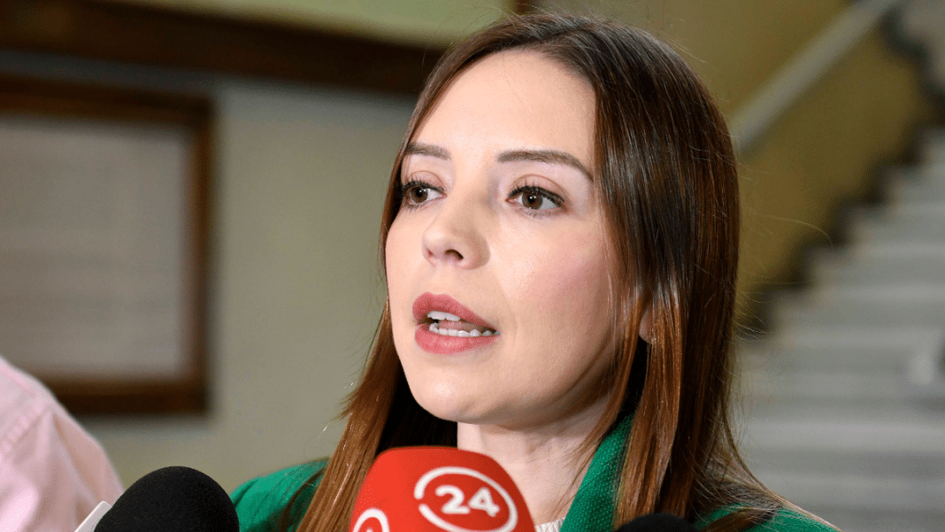 ¡Escandaloso recorte de presupuesto a Bomberos! Camila Flores denuncia la falta de apoyo del Presidente