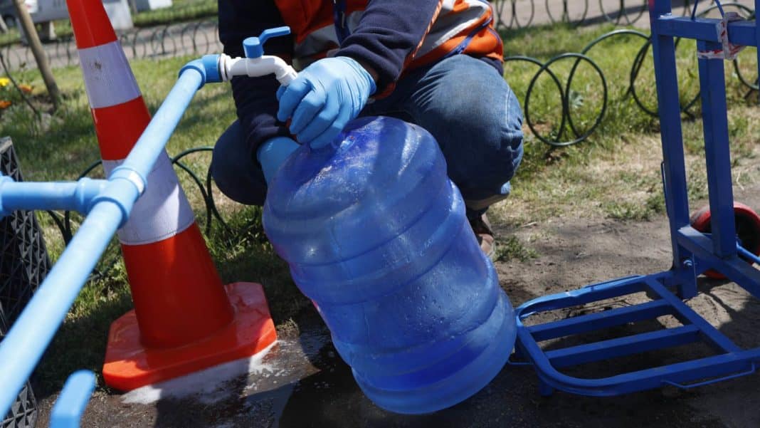 ¡Increíble! Descubre a qué hora comenzó la reposición del suministro de agua tras un corte en seis comunas