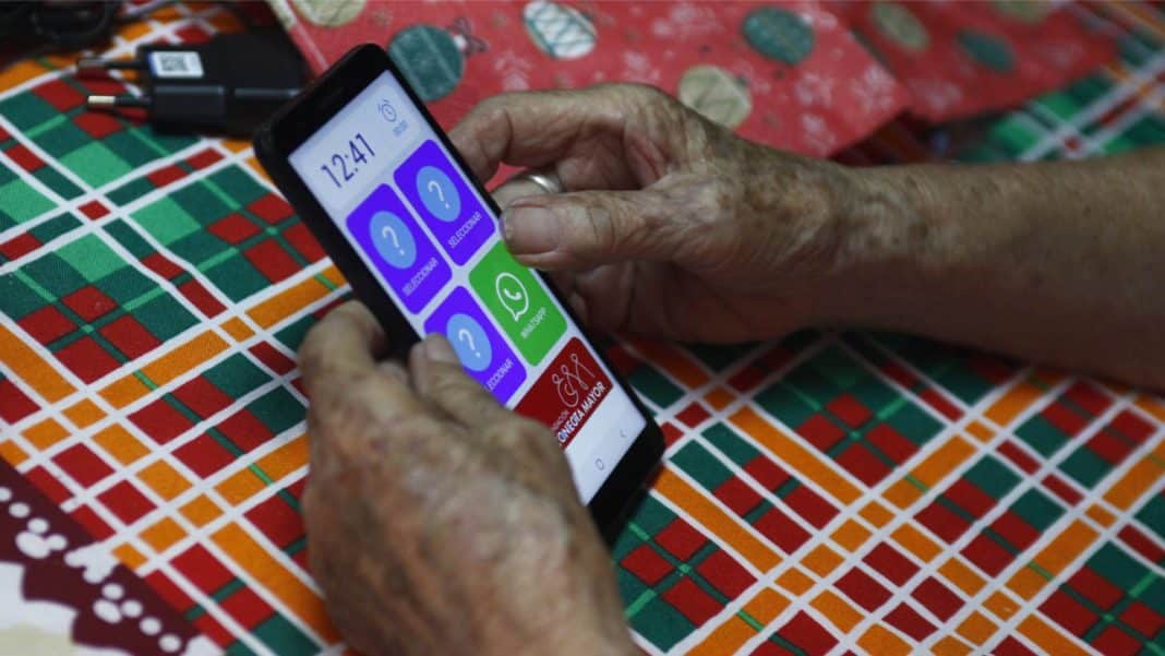 ¡Increíble! Los adultos mayores se sumergen en la tecnología y son víctimas de estafas