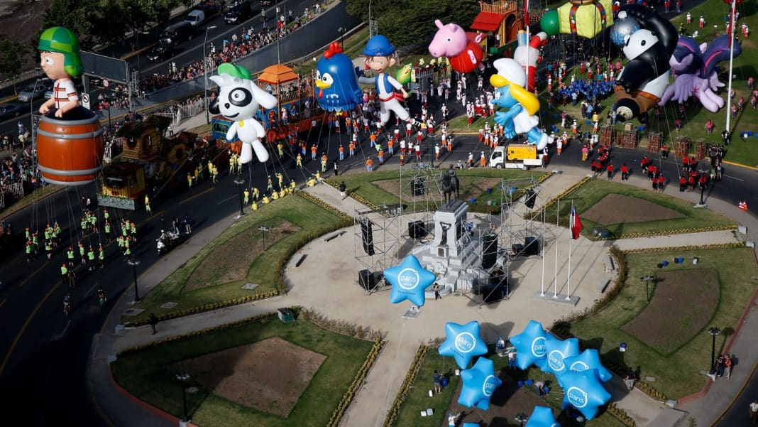 ¡No te pierdas el increíble desfile de globos gigantes en Santiago!
