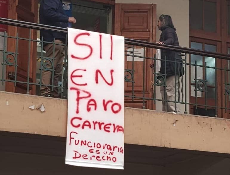 ¡Paro radicalizado en el SII! Oficinas cerradas en todo el país tras falta de avances en acuerdos