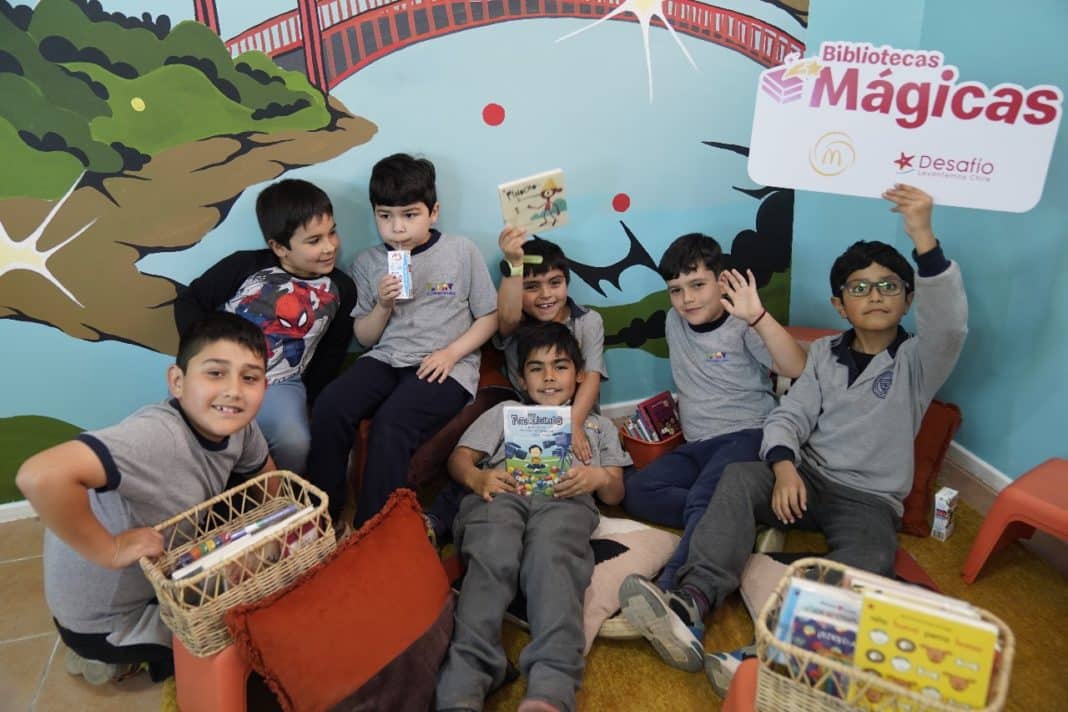Arcos Dorados entrega su cuarta Biblioteca Mágica junto a Desafío Levantemos Chile en Licantén