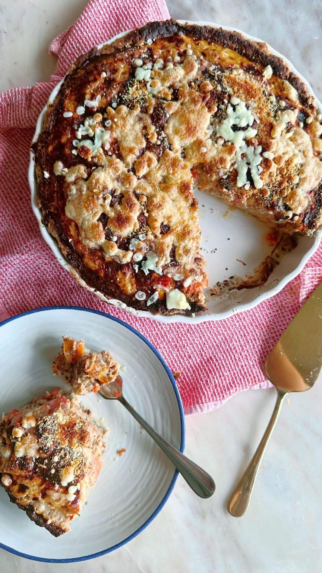 Descubre cómo preparar una deliciosa tarta de atún en solo 4 pasos