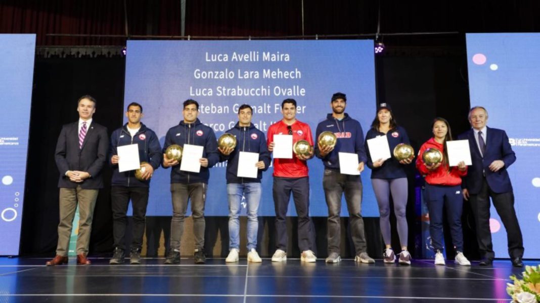 UNAB premia a sus deportistas con becas de posgrado en reconocimiento a su participación en los juegos Panamericanos