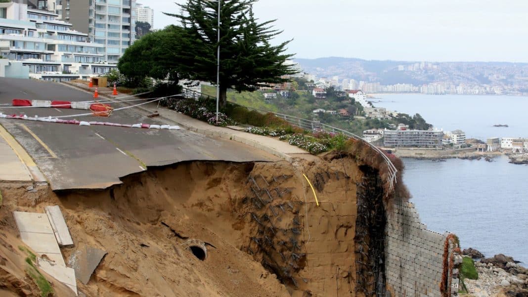 ¡Alerta en Viña del Mar! Nuevos deslizamientos por lluvias causan socavones