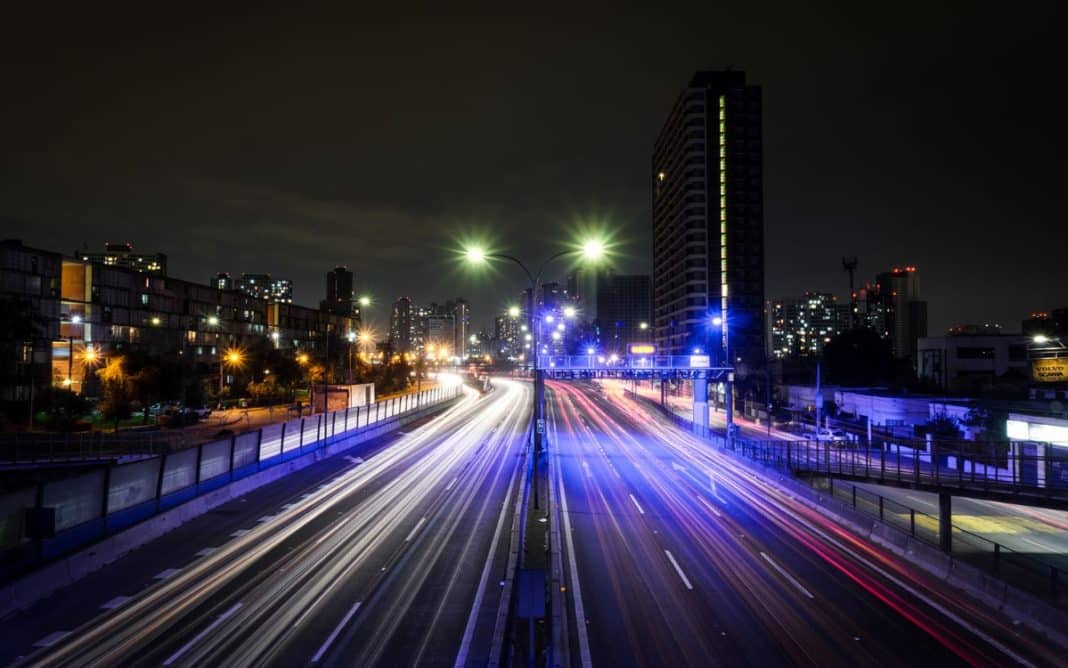 ¡Escándalo! Autopista Vespucio Oriente demandada por incumplimientos y filtraciones de agua