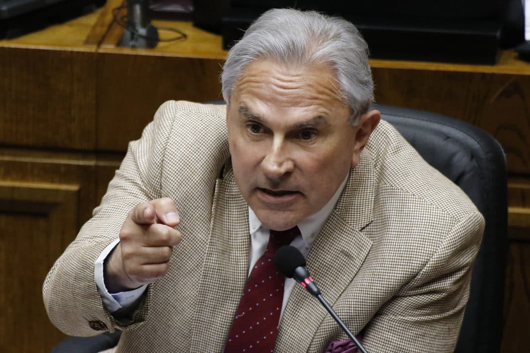 ¡Escándalo diplomático! Senador Moreira exige cambio de embajador de Israel en Chile
