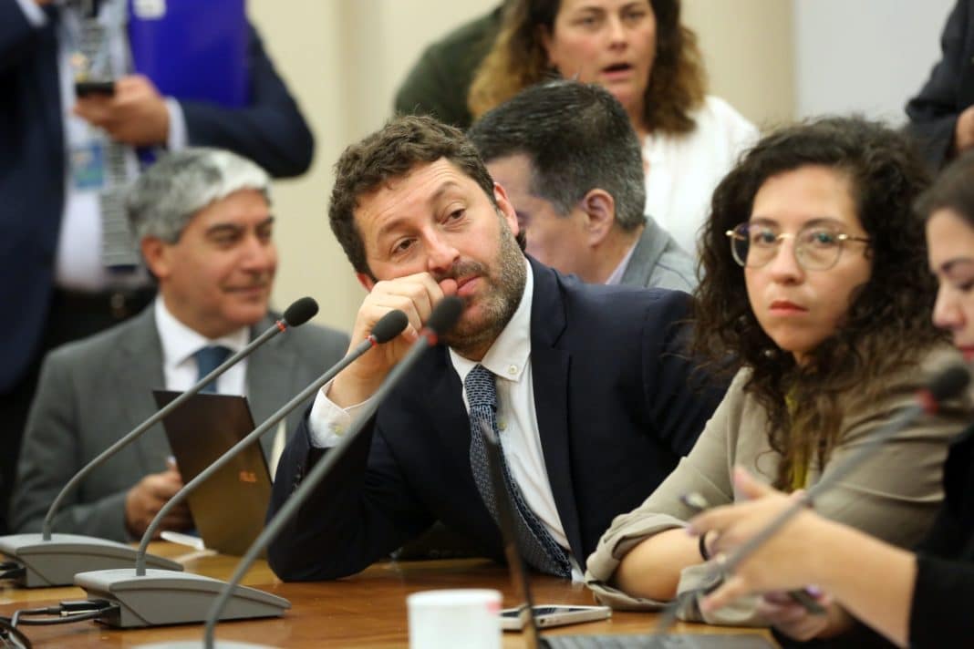¡Escándalo en La Moneda! UDI acusa negligencia inexcusable de Miguel Crispi en el Caso Convenios