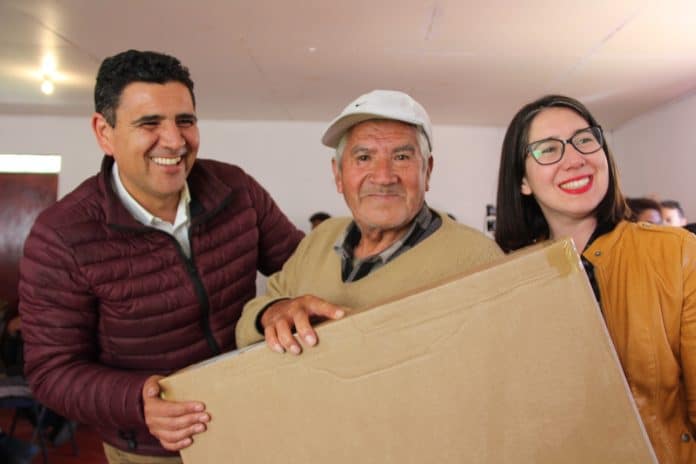 ¡Mejora tu conectividad! Ministerio de Transporte y Telecomunicaciones y municipio de Monte Patria entregan kits de televisión digital en El Maitén