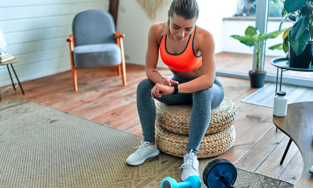 Descubre cómo entrenar en casa y forjar tu fortaleza física desde la comodidad del hogar