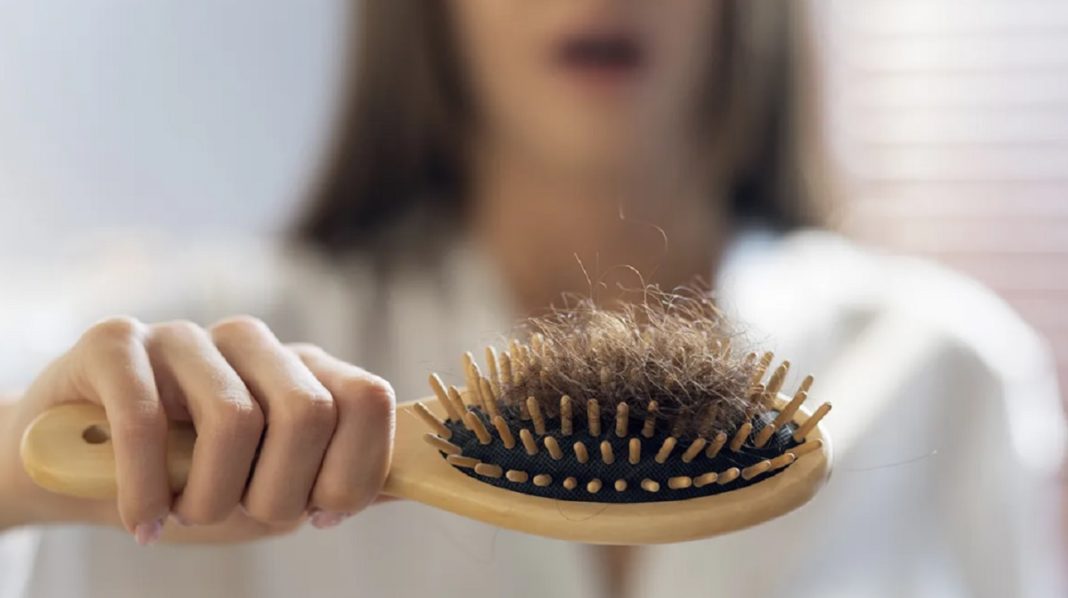 Descubre los secretos para evitar la caída de cabello de forma infalible