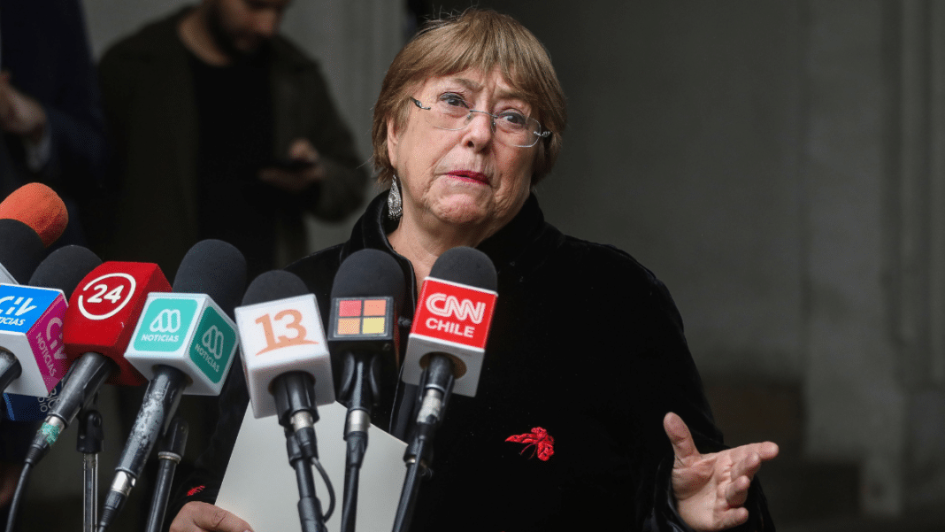 Expresidenta Bachelet denuncia machismo tras votar en el Plebiscito 2023: 'A la única que criticaron fue a mí'