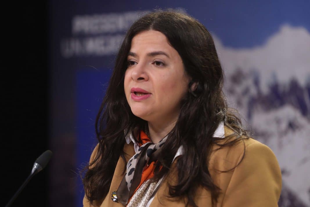 Ministra Orellana aclara polémica sobre el 'Caso Thompson'