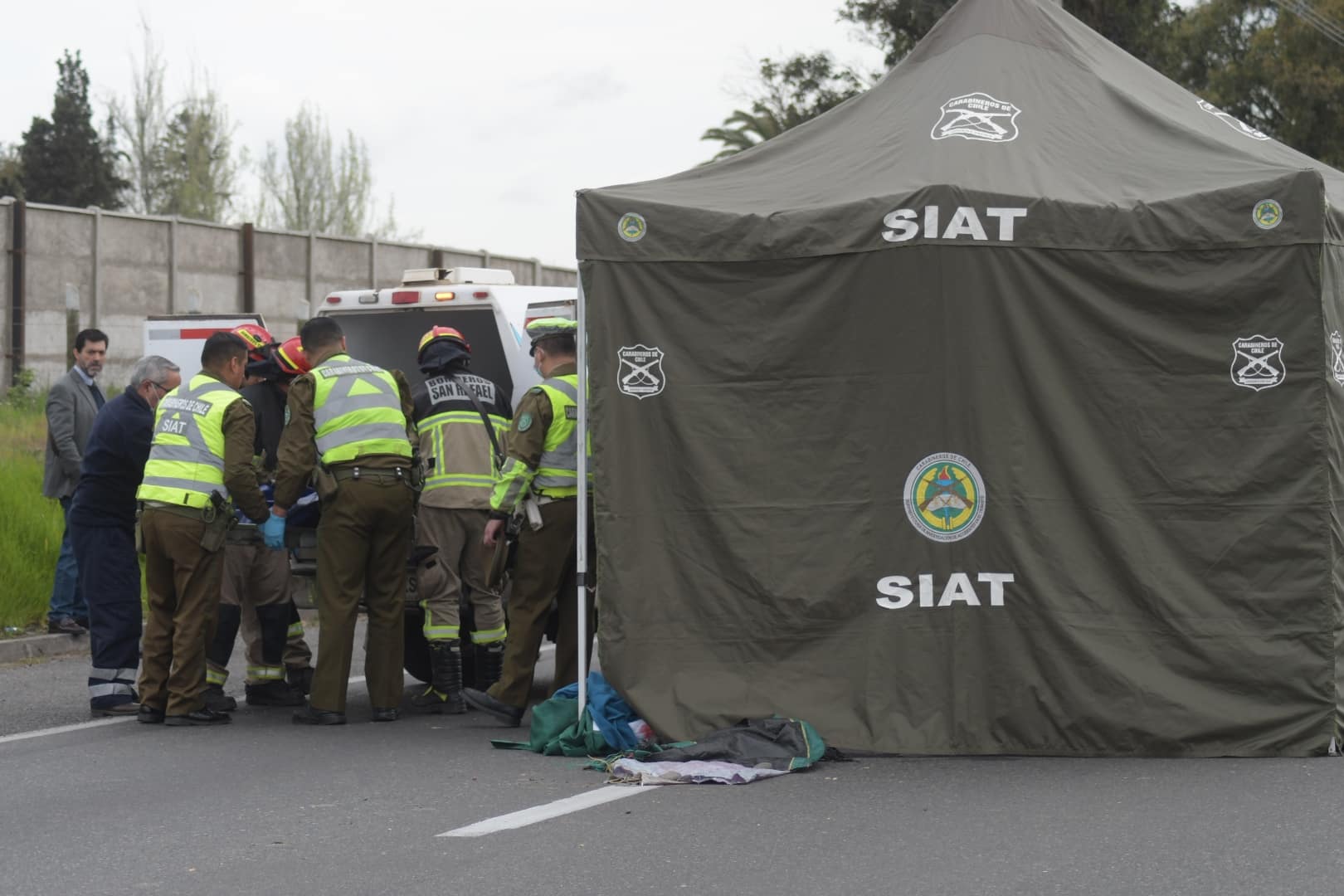 TALCA: Un gendarme fallecido y 3 heridos graves tras volcar camioneta Trágico accidente en Antofagasta: Dos vidas perdidas en un choque mortal