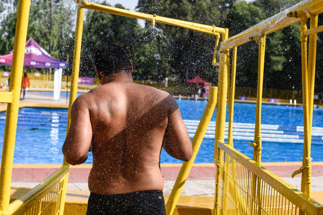 ¡Descubre cómo mantener a tus hijos seguros en la piscina este verano!