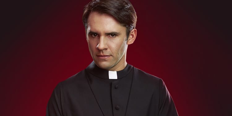 ¡El Padre Reynaldo está de vuelta!: Así será el look de Mario Horton en la nueva teleserie 'Al Sur del Corazón'