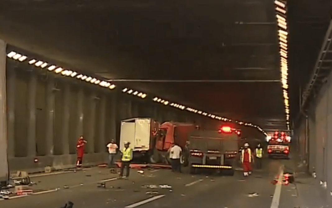 ¡Impactante! Choque múltiple en autopista General Velásquez provoca corte total en dirección al sur