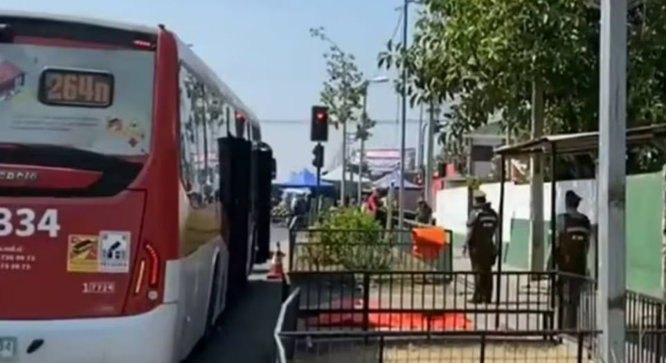 ¡Impactante! Pasajero es apuñalado en el cuello durante discusión con extranjeros