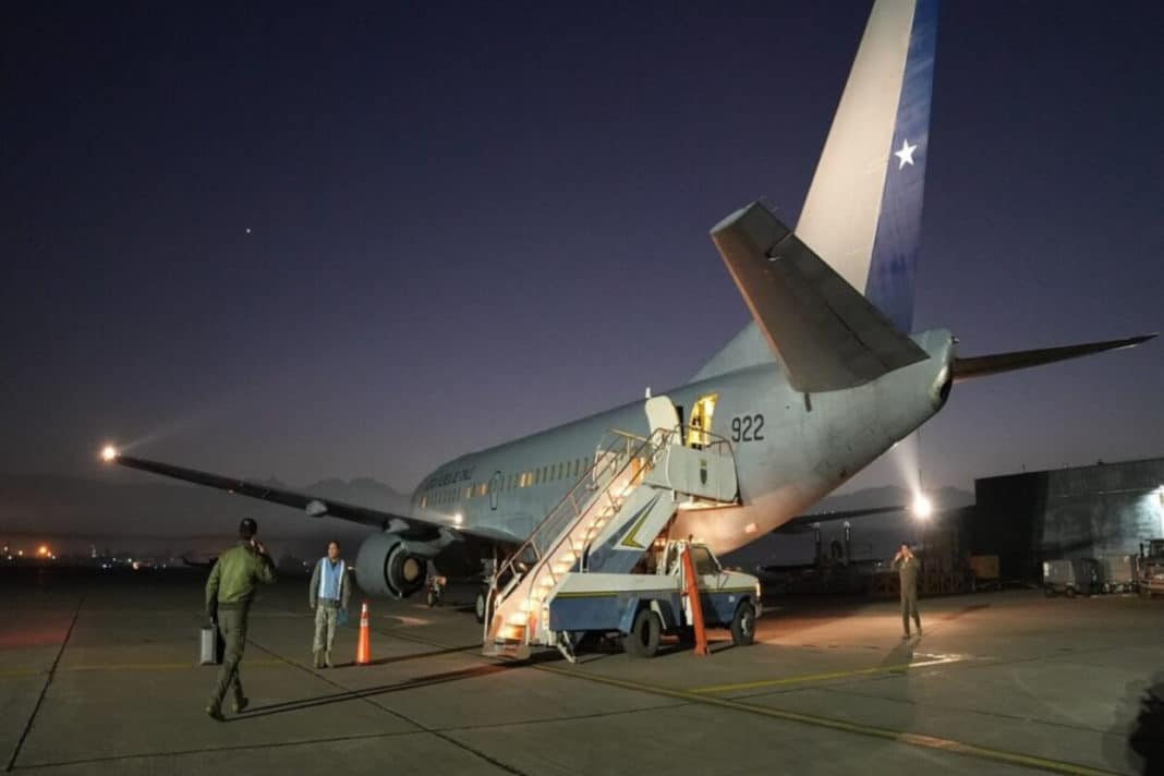¡Impactante! Personas expulsadas son enviadas en vuelo FACH a Bolivia y República Dominicana