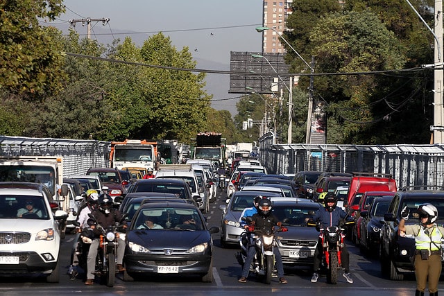 ¡Impactante accidente en avenida Santa María! Tránsito suspendido y dos personas heridas