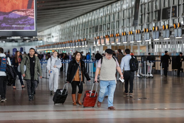 ¡Increíble! Más de 430 mil personas viajarán por el Aeropuerto de Santiago durante el fin de semana largo del Año Nuevo