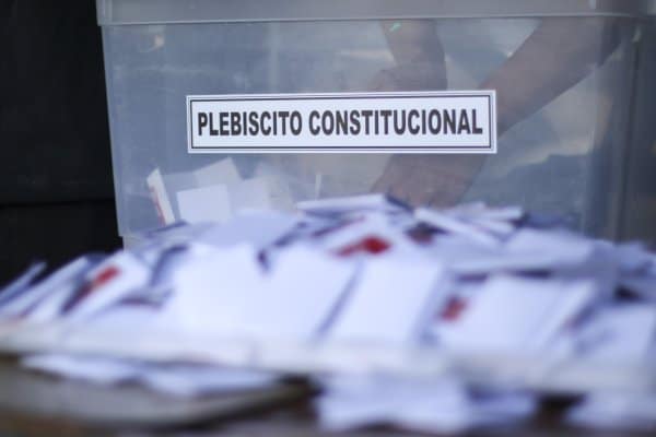 ¡Sorpresa en el Plebiscito Constitucional! La opción 'En contra' arrasa en las urnas