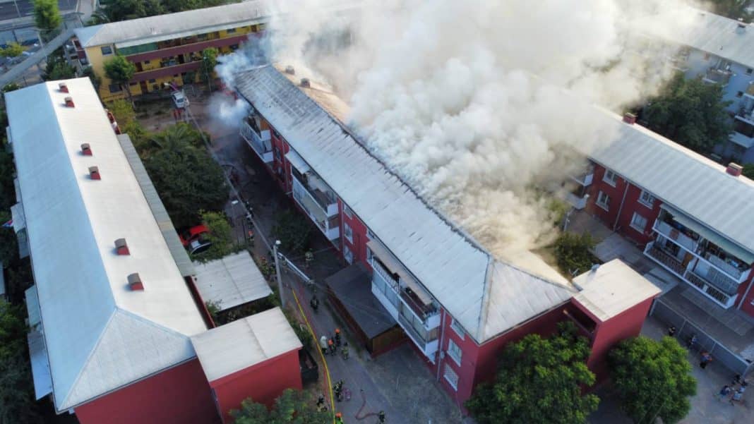 ¡Tragedia navideña en Renca! Incendio deja varios departamentos afectados