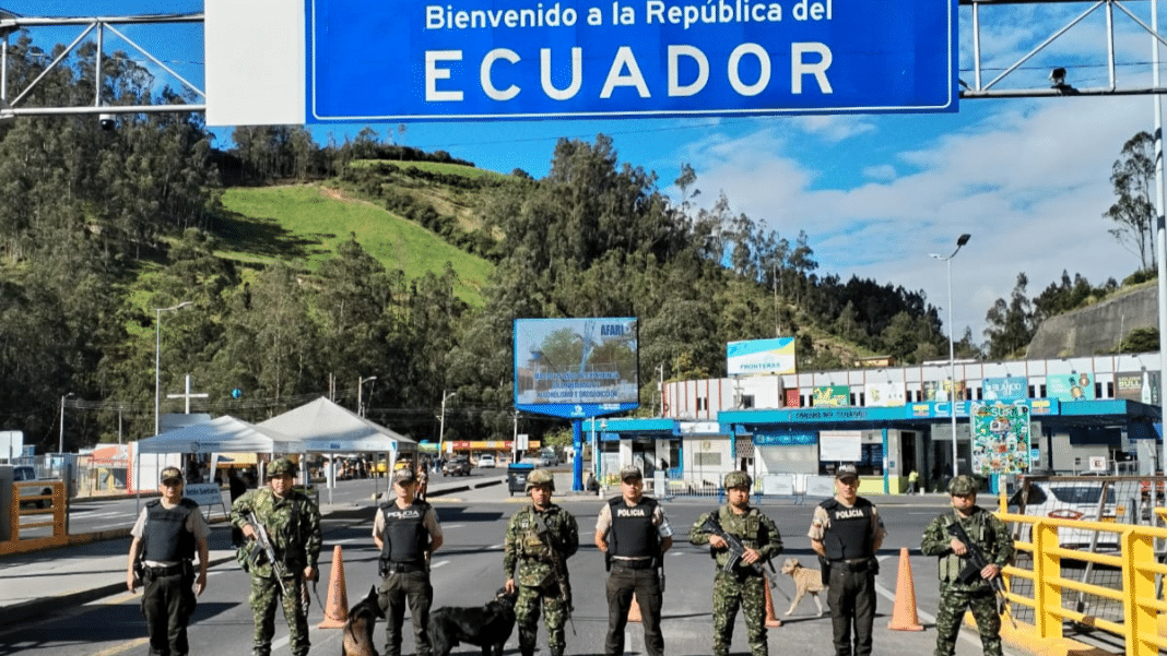 Colombia despliega 180 militares en la frontera con Ecuador por la situación de inseguridad