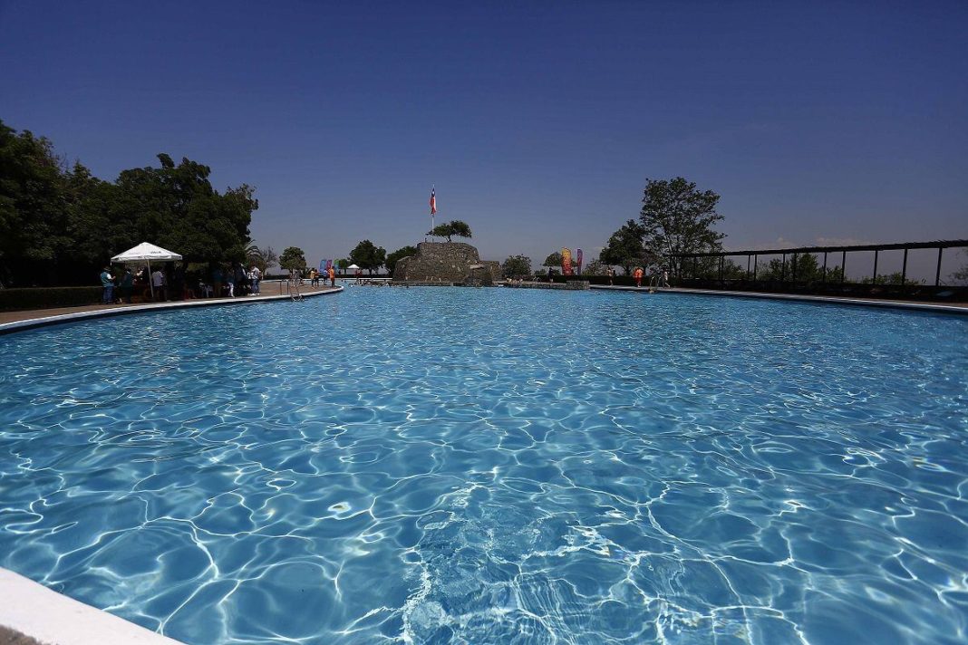 El Arte del Verano: Descubre cómo prolongar la vida del agua en tu piscina plástica