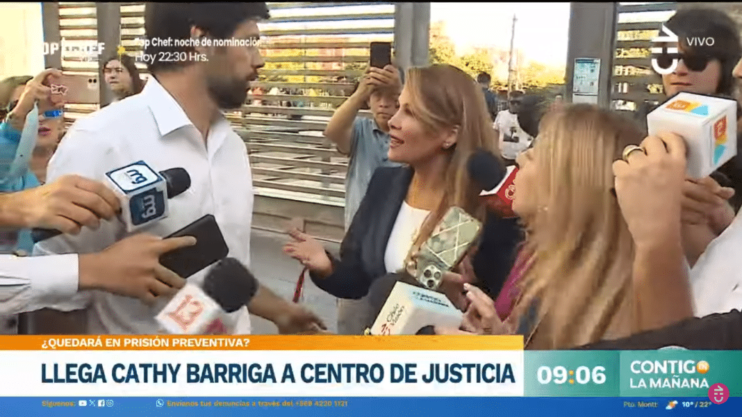 Escándalo judicial: Periodista de Chilevisión agredida Durante Cobertura del Juicio de Cathy Barriga