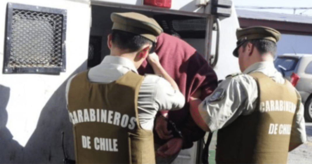 Impactante detención: hermanos capturados con vehículo robado y bidones de combustible