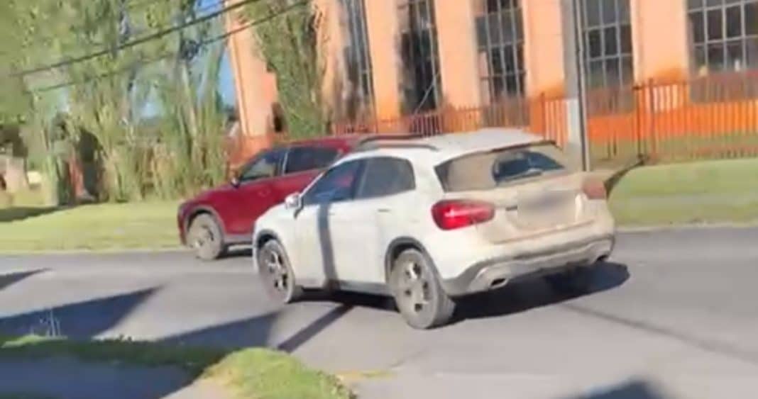 Impactante encerrona en San Pedro del Valle: Delincuentes chocan auto en su huida