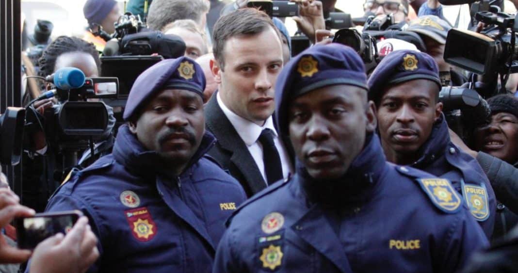 Oscar Pistorius sale de la cárcel casi 11 años después de asesinar a su novia: 'Está ahora en casa'