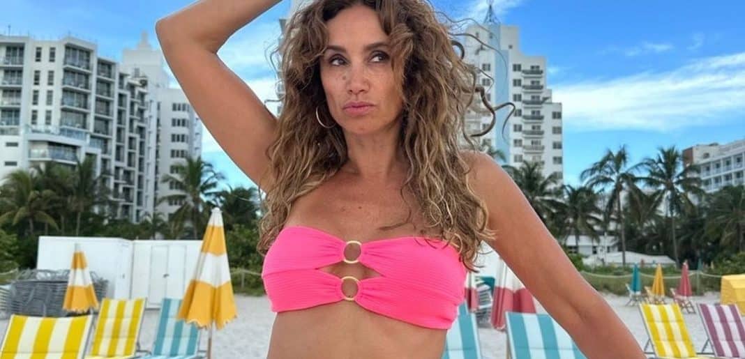 ¡Alejandra Fosalba sorprende con fotos en bikini y adelanta sus vacaciones en la playa!