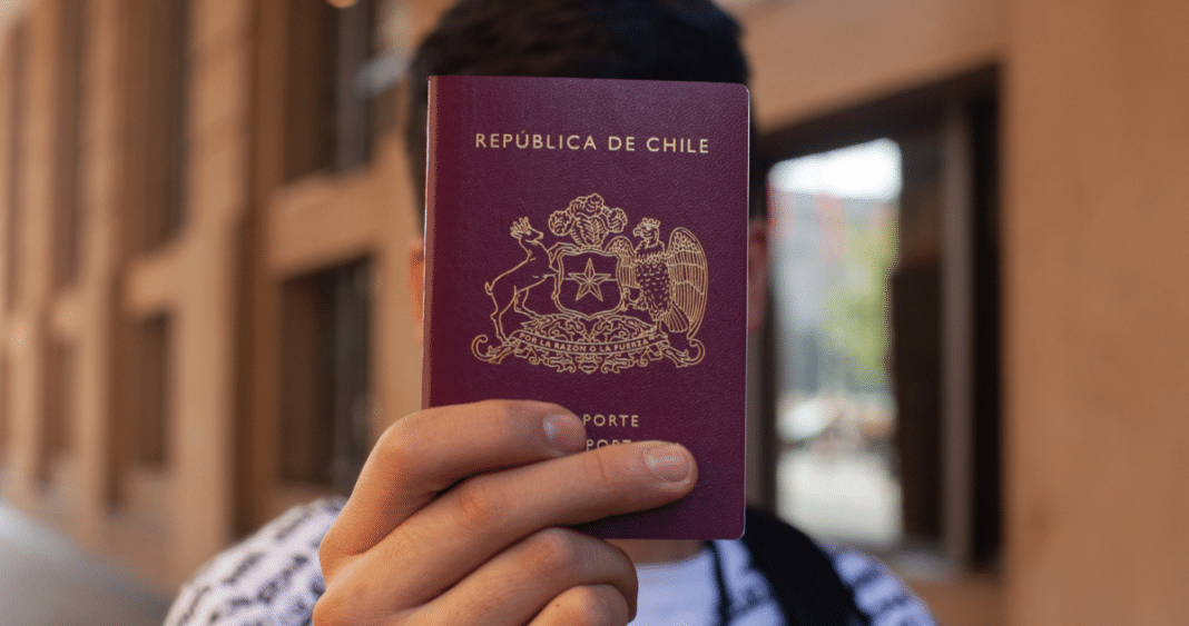 ¡Chile tiene el pasaporte más poderoso de Latinoamérica! Descubre en qué puesto se encuentra