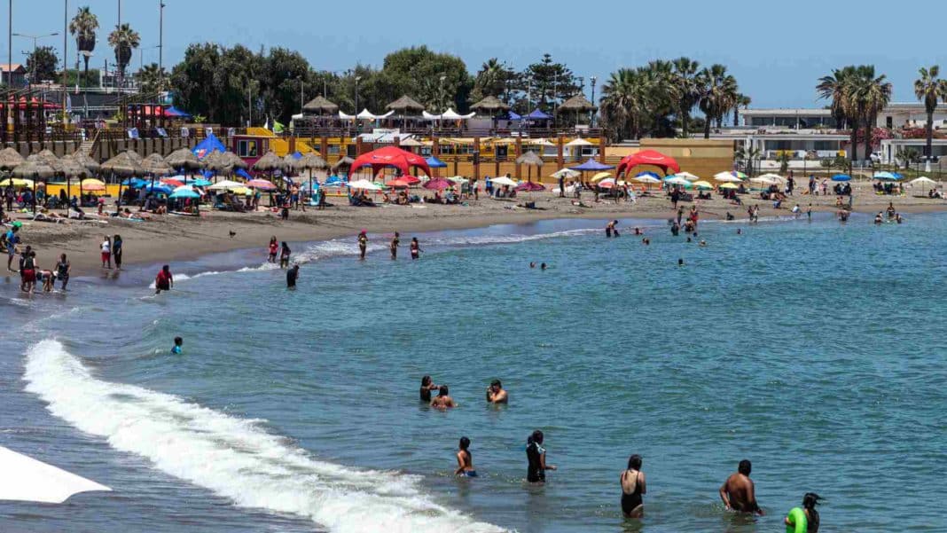 ¡Descubre cuántos chilenos disfrutarán de unas merecidas vacaciones este verano 2024!