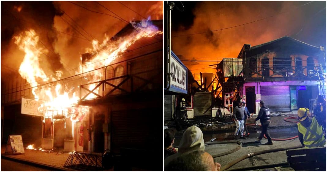 ¡Devastador incendio en el centro de Victoria deja cinco locales comerciales en ruinas!