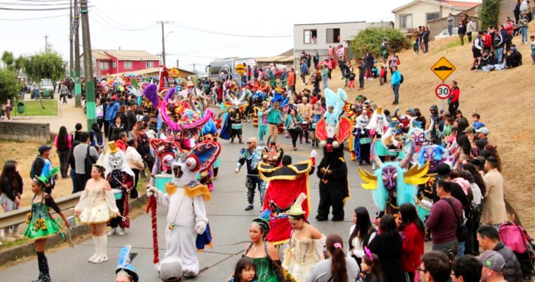 ¡Escándalo en el Carnaval de Talcahuano! Riña y pánico desatan el caos en los cerros