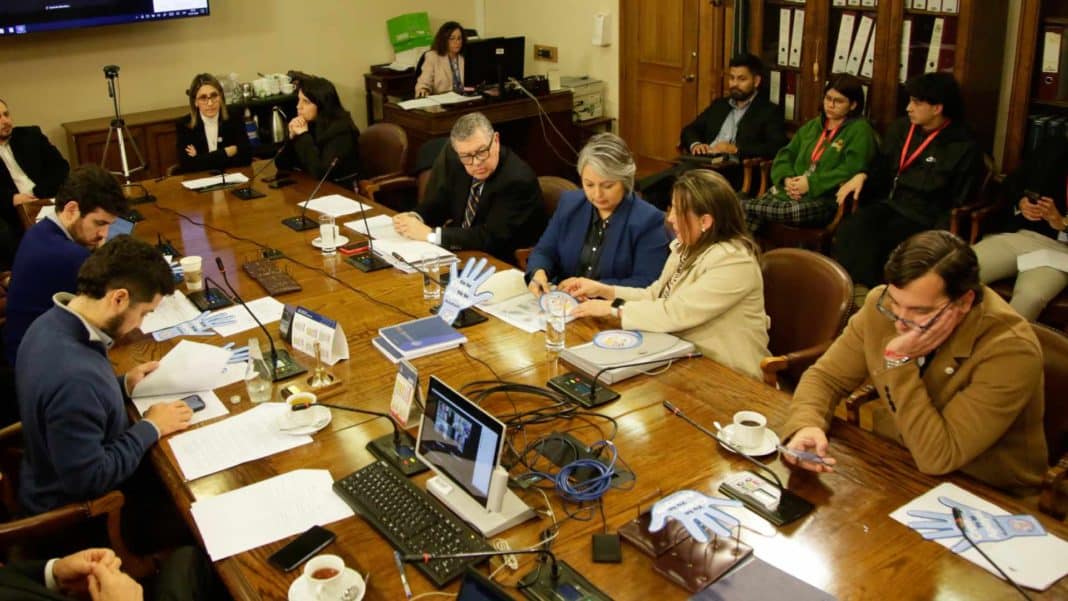 ¡Escándalo en el Congreso! Diputados de Chile Vamos abandonan comisión de pensiones