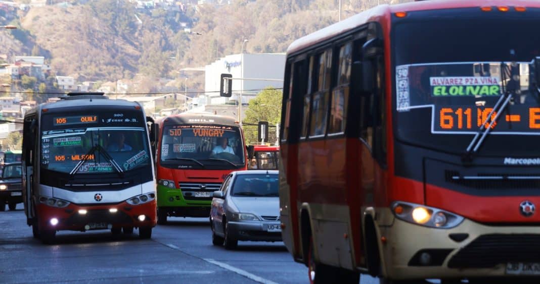 ¡Gremios de microbuses en pie de guerra! Amenazan con movilización por problemas en compensación en Valparaíso