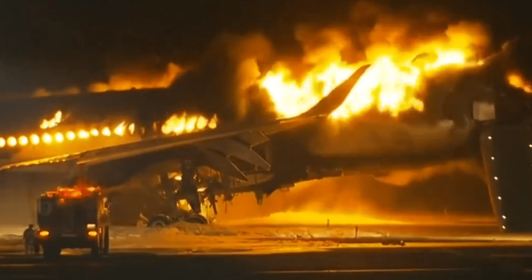 ¡Impactante! Avión se incendia en aeropuerto de Tokio: todos los pasajeros y tripulantes logran evacuar