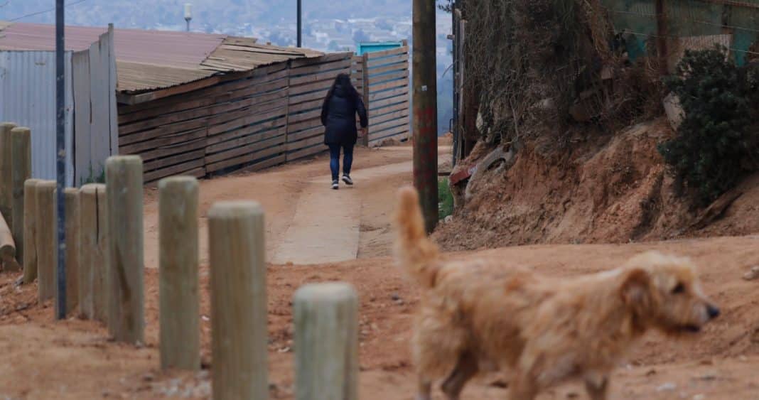 ¡Impactante! Corte ordena desalojo de toma de terreno en Quintero: entrega 4 meses de plazo a familias