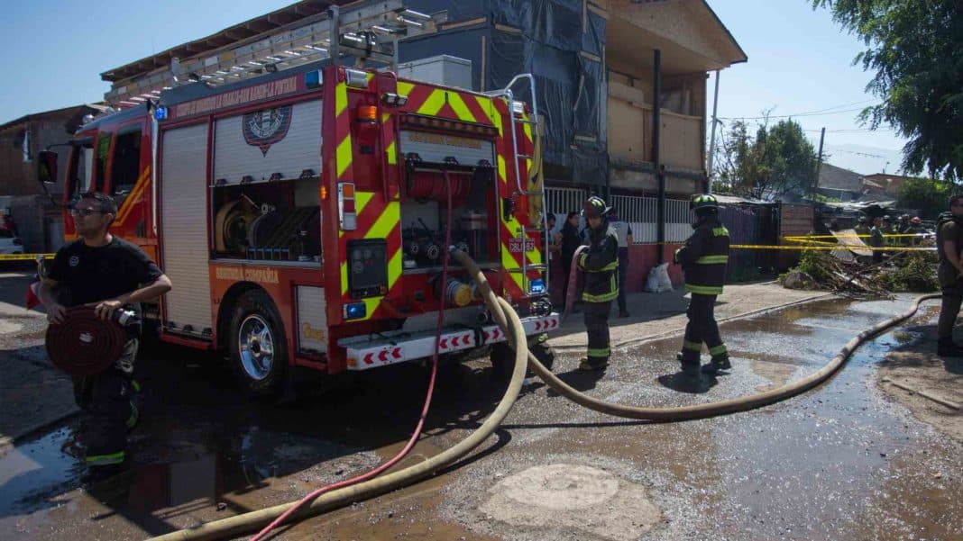 ¡Impactante! Incendio arrasa con viviendas y deja a miles sin luz en La Florida