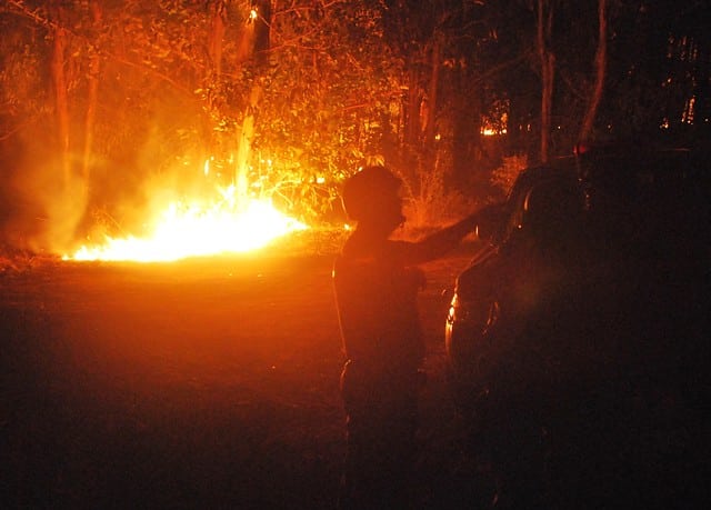 ¡Impactante ataque incendiario en La Araucanía! Una casa es consumida por las llamas