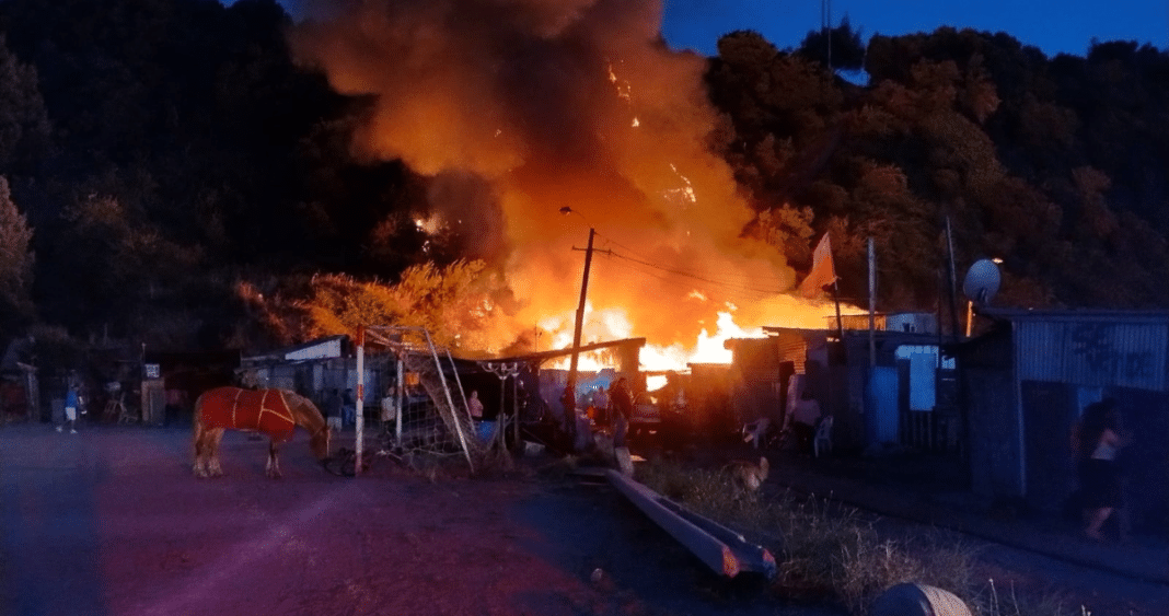 ¡Impactante incendio en Concepción! Tres viviendas consumidas por las llamas