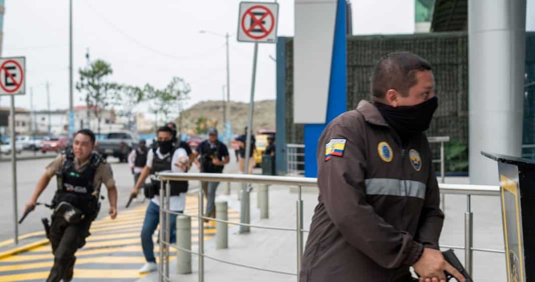 ¡Impactante ola de violencia en Ecuador deja 10 muertos y 70 detenidos!