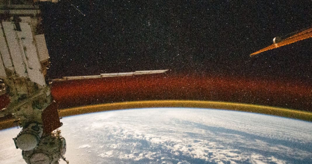 ¡Increíble! Astronauta captura el resplandor atmosférico de la Tierra desde el espacio