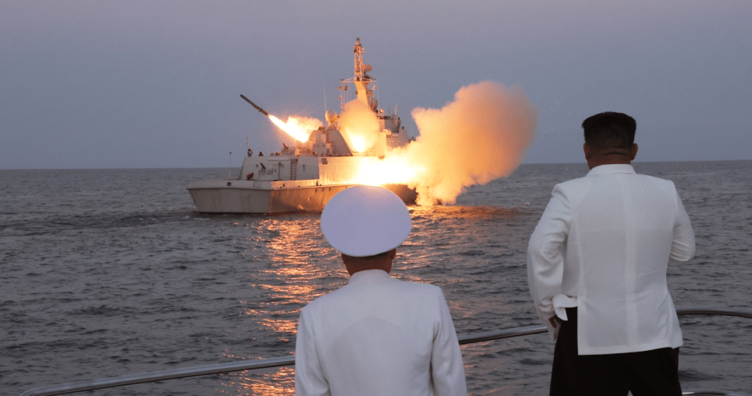 ¡Increíble! Corea del Sur, EEUU y Japón se unen en maniobras navales tras el sorprendente test de misil hipersónico norcoreano