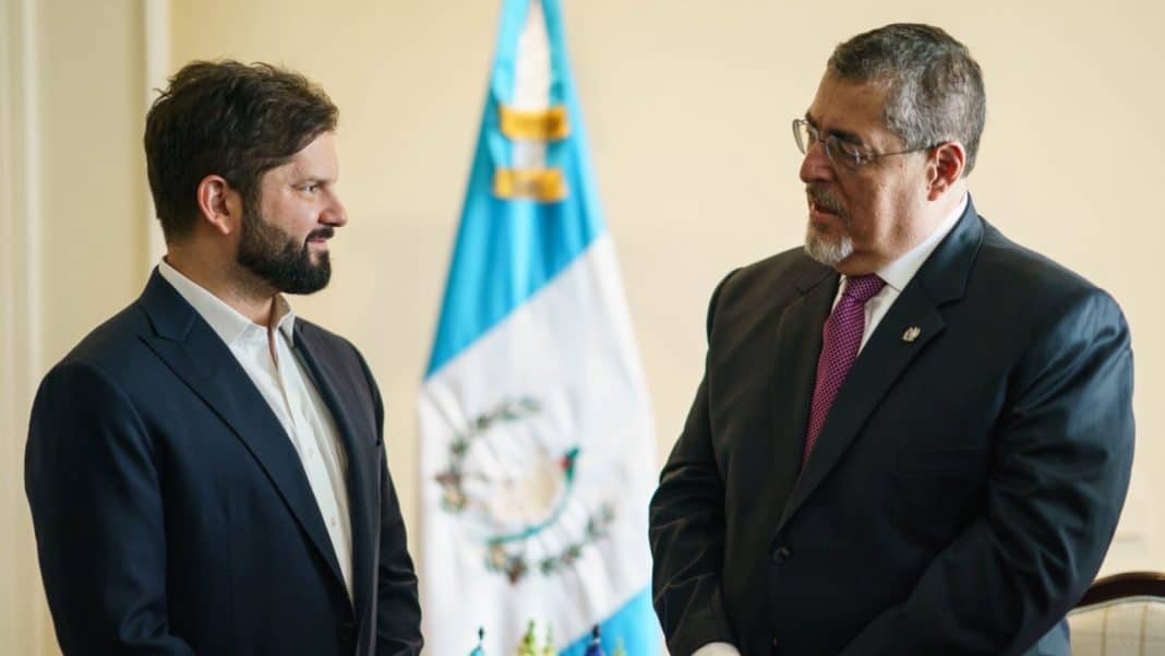 ¡Increíble! El presidente Boric regresa a Chile sin presenciar el caótico cambio de mando en Guatemala